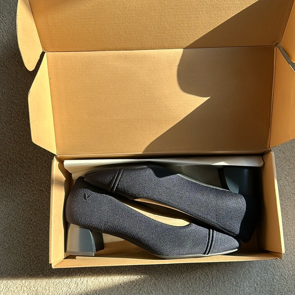 Vivaia Julie pro navy 10. Great shoe just sent me wrong color.